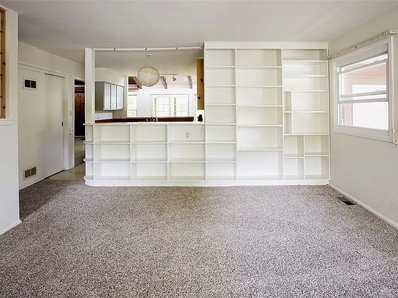 5th image of 226 Northwood Dr