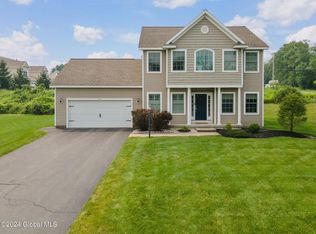 111 Fieldstone Dr, Schenectady, NY 12304