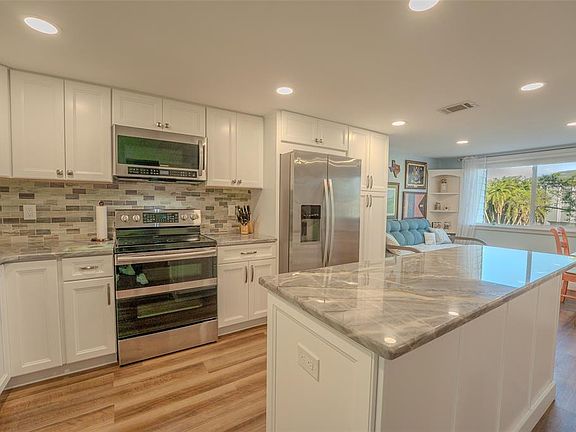 4th image of 324 Windrush Blvd #11