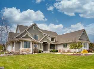 11053 N Sutton Ridge Dr, Mequon, WI 53097
