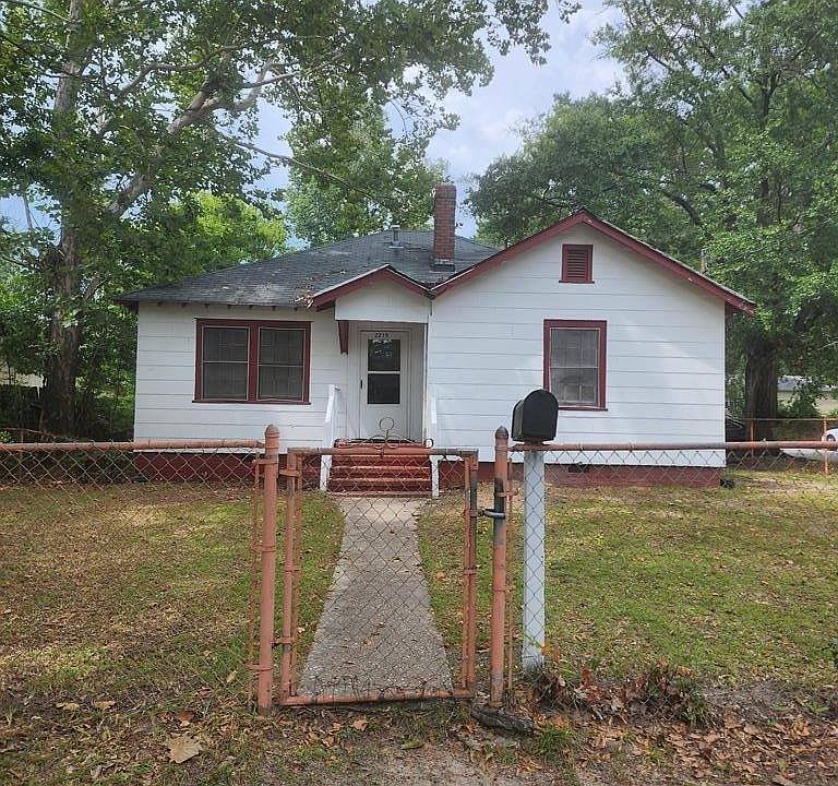 1st image of 2219 6th St