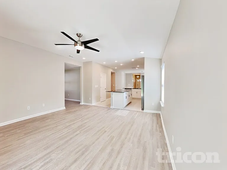 470 Chandler Dr — Photo 3