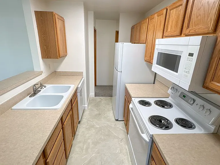 5631 N Hills Dr — Photo 7
