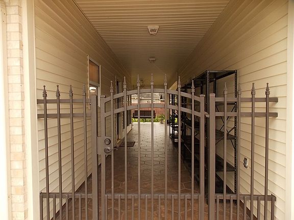 3rd image of 7709 Rosewood Dr