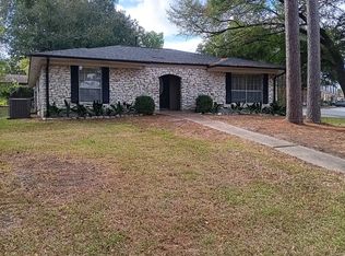 2715 Pine Shadows Dr, Huntsville, TX 77320
