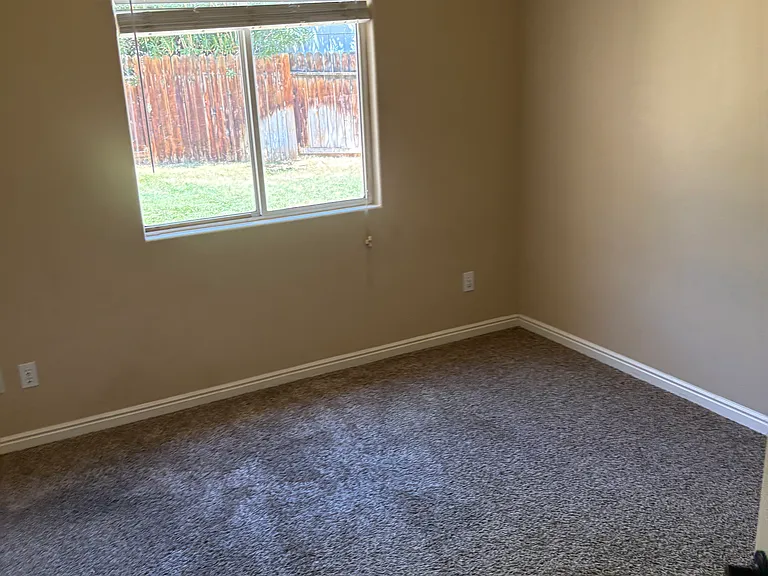 507 N 2310 E — Photo 9