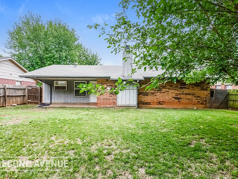 1417 Edinburg Dr — Photo 13