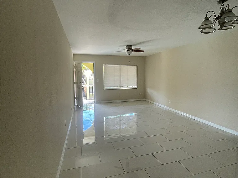 3206 W Azeele St #15 — Photo 6