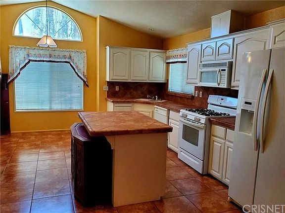 4th image of 20059 Crestview Dr