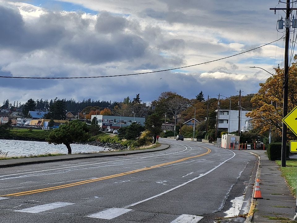 View towards town
Walking distance to Downtown shops
