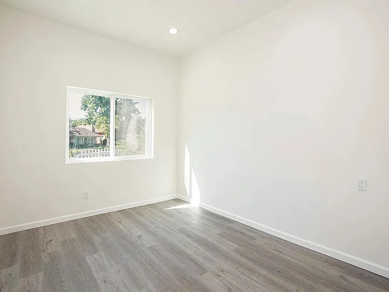 2757 Paloma St — Photo 15
