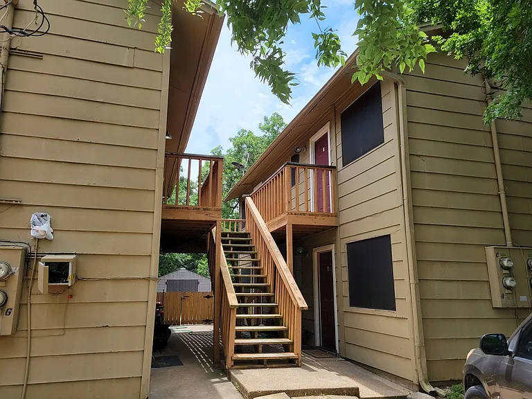406C Foch St — Photo 2