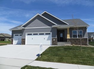 322 Sunflower Dr, Fairfax, IA 52228