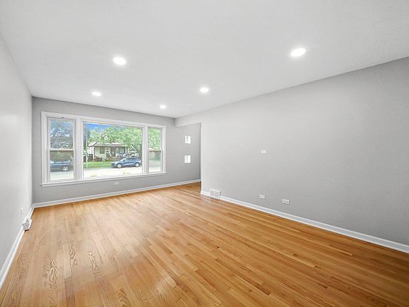 4th image of 2913 W 99th Pl