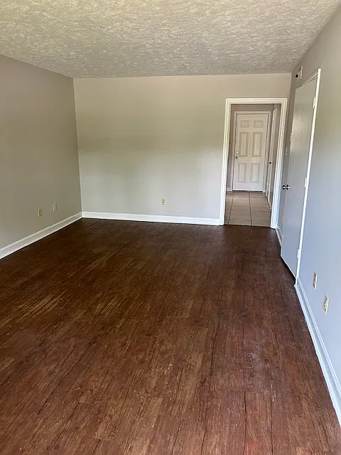 2 bed, 1.5 bath, 1200 sqft, $1,250 — Photo 4