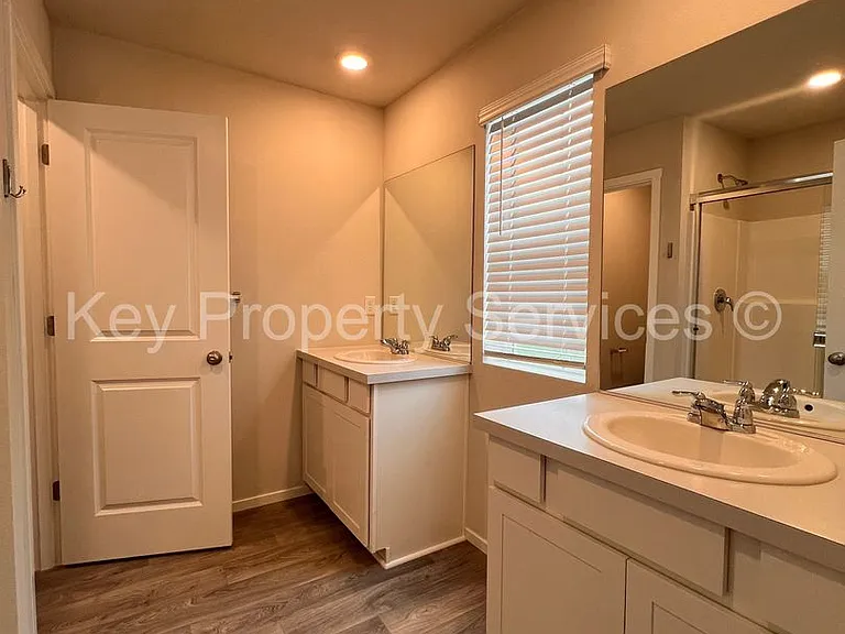 12609 NE 116th Way — Photo 14