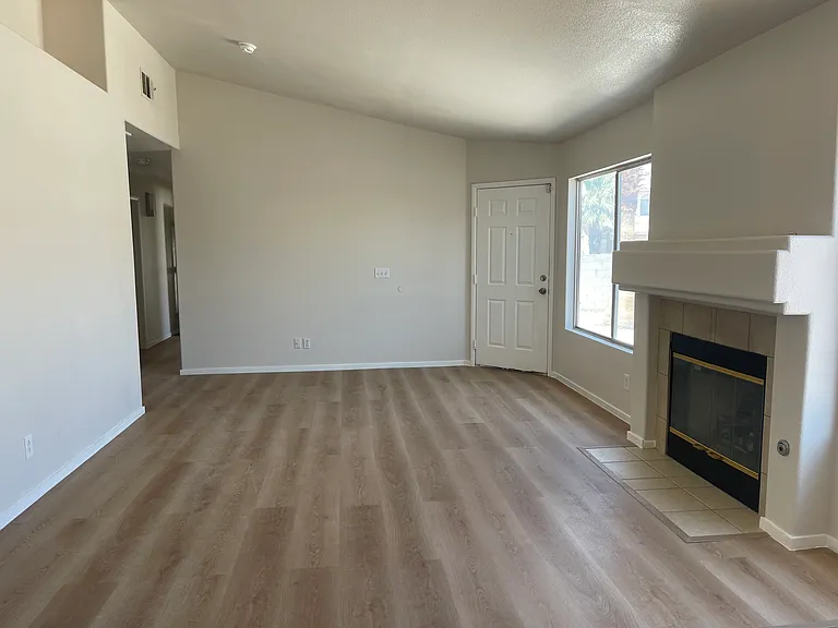 5747 Coleridge Way — Photo 6