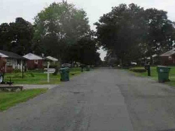 Exterior Neighborhood (street photo)