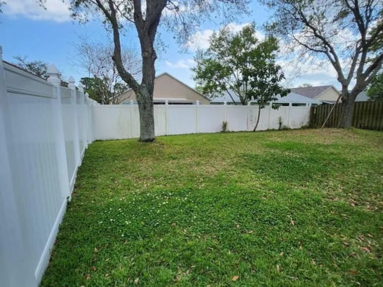 2891 Stratford Pointe Dr — Photo 3