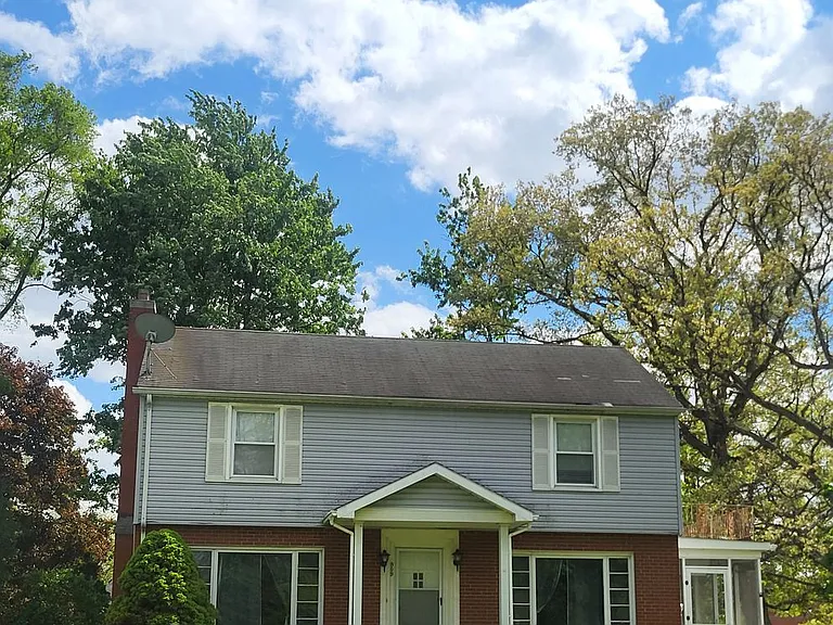 909 Wallace Ave — Photo 1