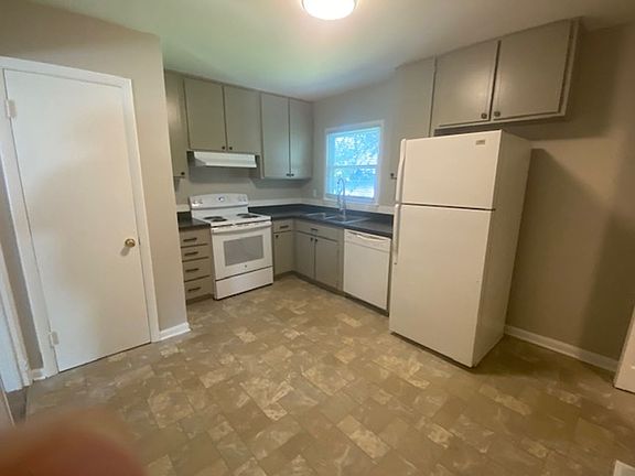 5th image of 2402 Phoenix Dr
