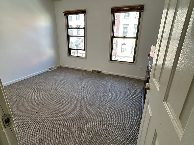 164 S Pearl St — Photo 12