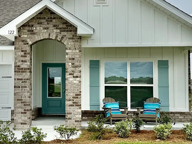 Relax on the Front Porch! - 122 Preston Way