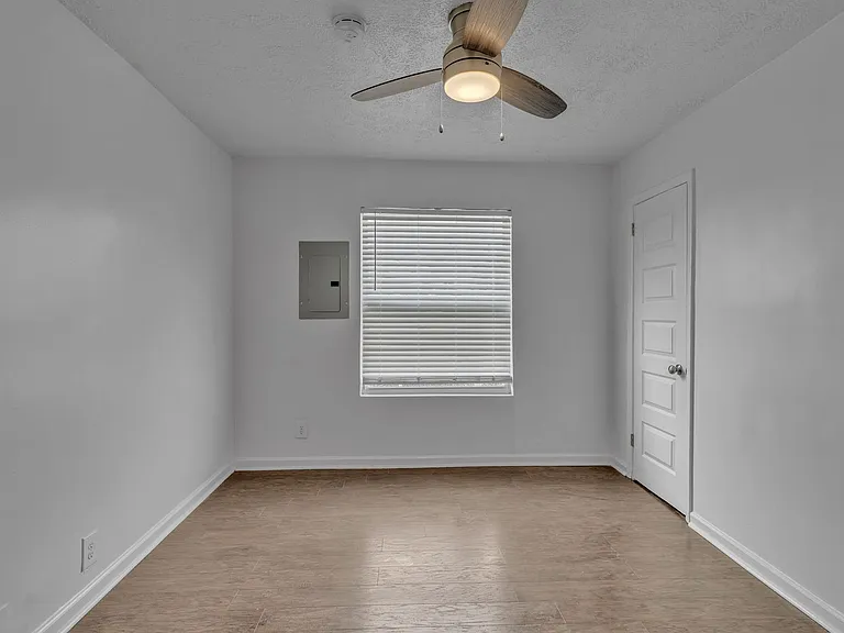 2714 Jefferson St — Photo 22