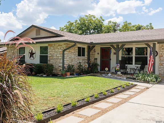 2nd image of 215 De Vaca