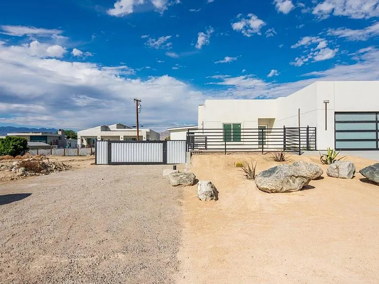 67670 Buckboard Ln — Photo 45