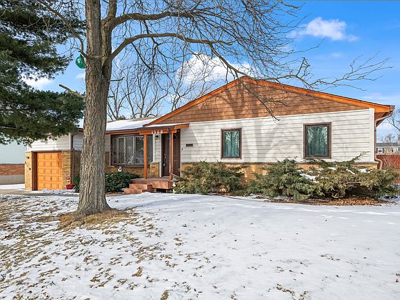 2nd image of 1368 E Palatine Rd