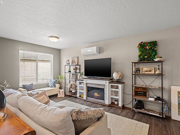 2nd image of 229 Merrick Ave