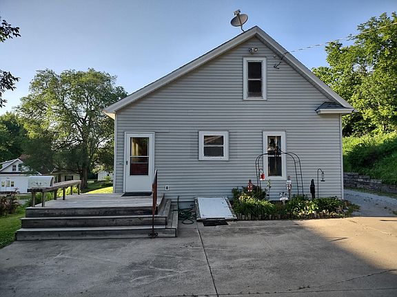 5th image of 210 Schley St