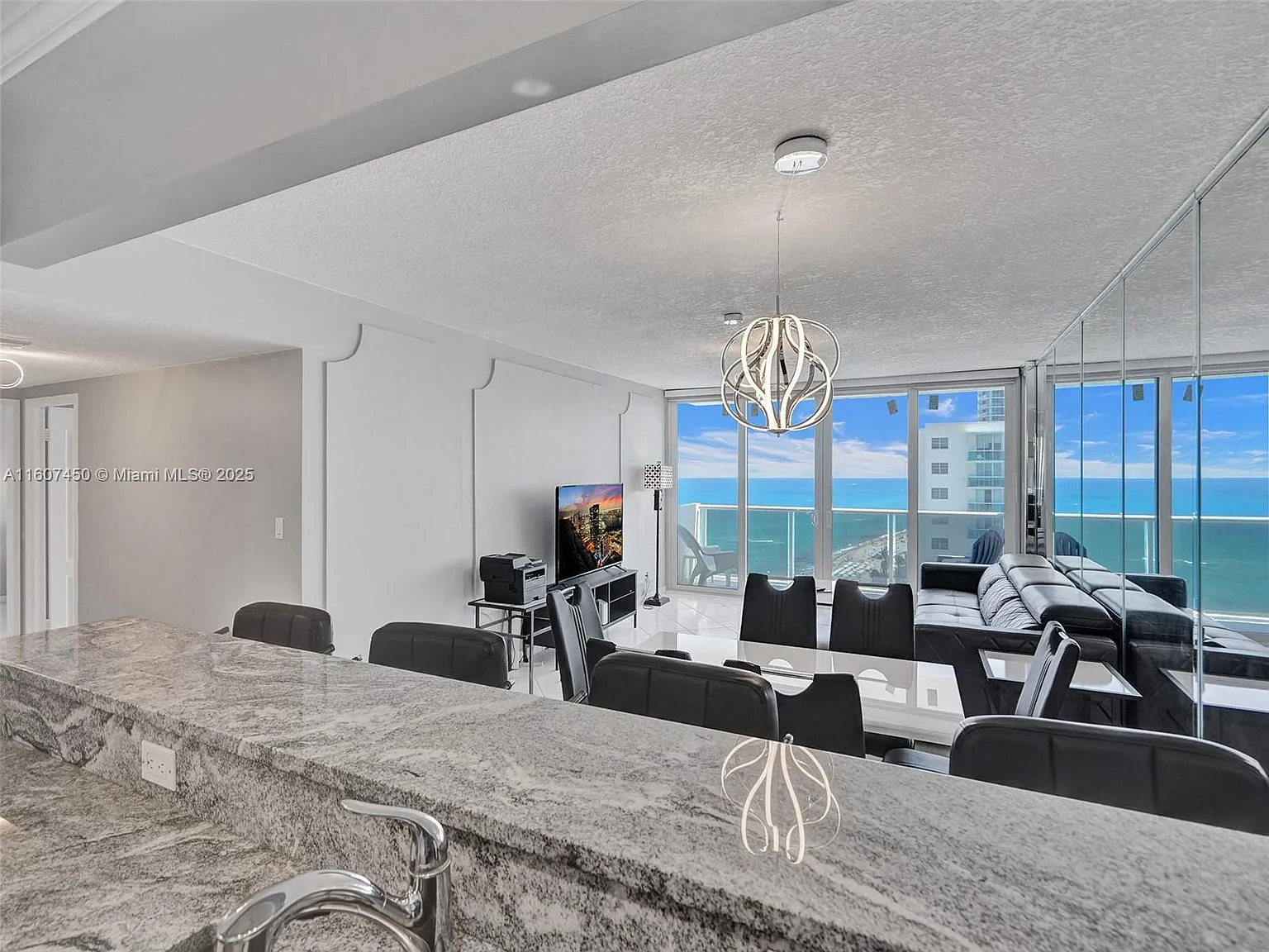 Sea Air Towers Condo — Photo 3