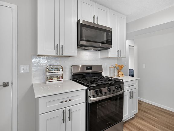 4th image of 5049 4th St NE