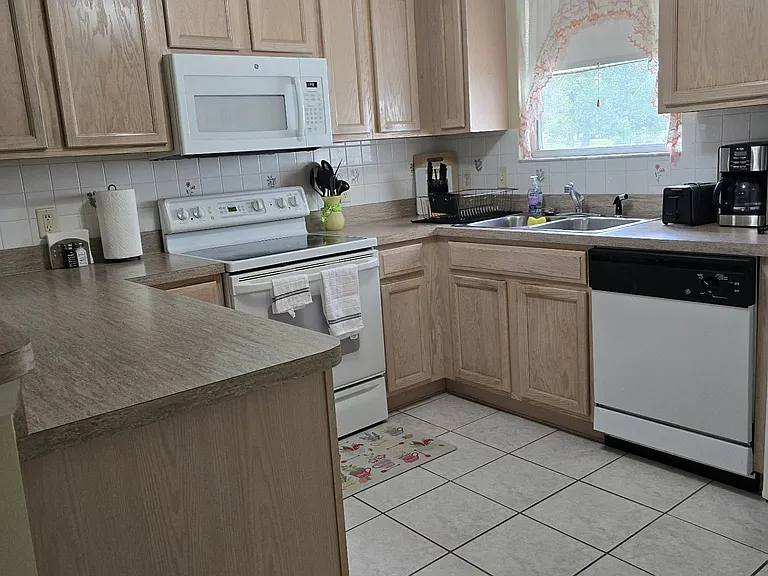 3327 Woodridge Dr — Photo 32