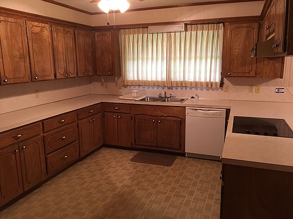 5th image of 8 Smith Dr