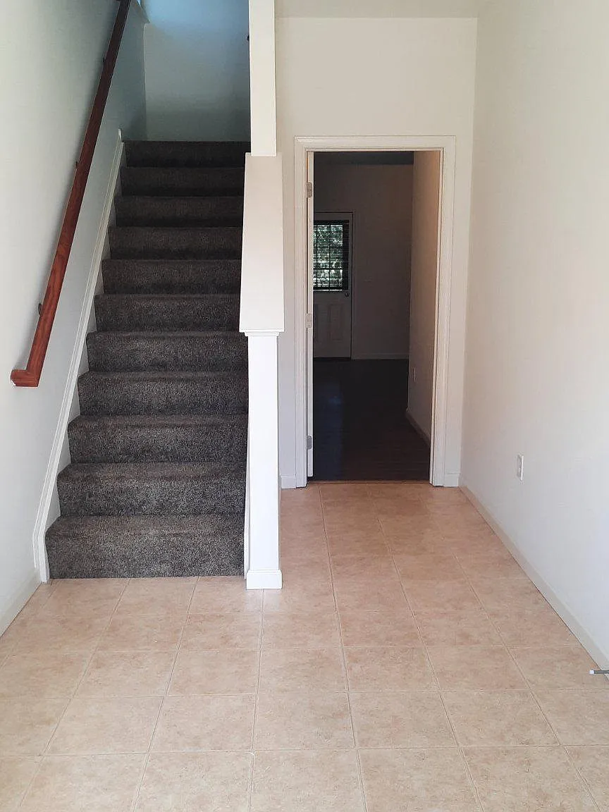 3 bed, 2.5 bath, 2027 sqft, $2,010 — Photo 3
