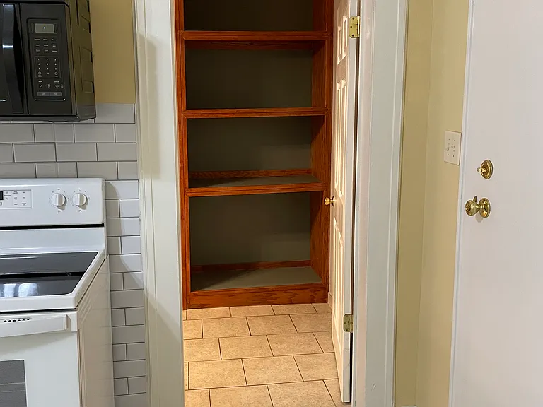 871 Jefferson St N #10 — Photo 9