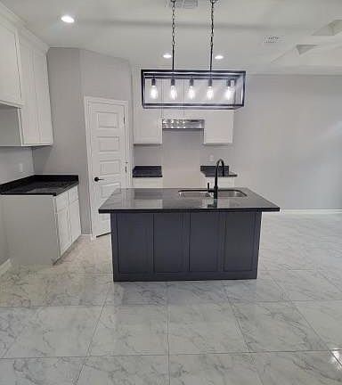 4th image of 440 Tamarindo Ln