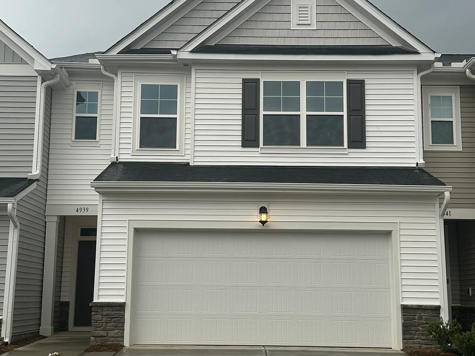 3 bed, 1924 sqft, $2,195 — Photo 2