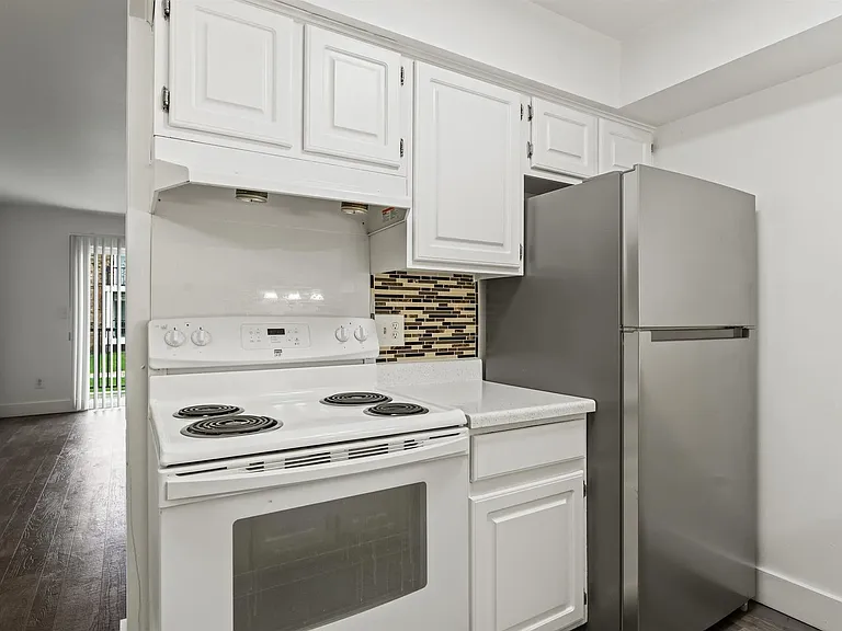 French Quarter Apartments — Photo 7