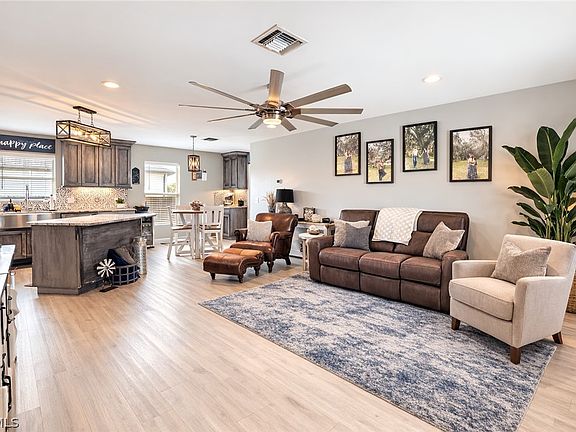 4th image of 3004 W Briarwood Cir