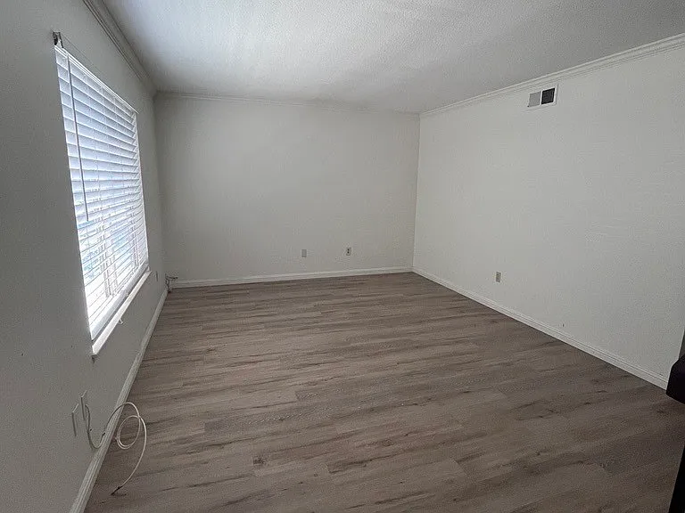 6711 Sun Dr — Photo 2