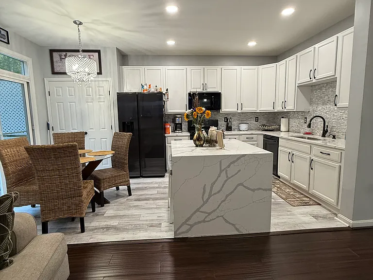 115 Hillside Ct — Photo 4