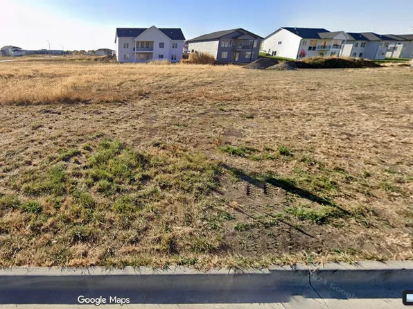 17204 Springbrook Trl, Waukee, IA 50263