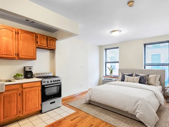 1797 Lexington Avenue image 1 of 5