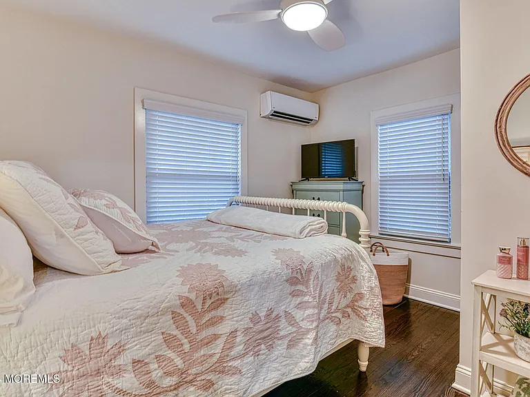 77 Asbury Ave — Photo 24