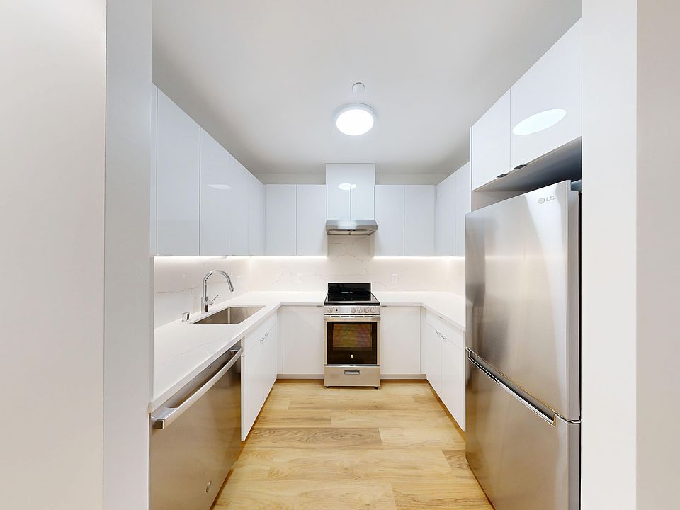 1st image of 2844 Lyon St #503