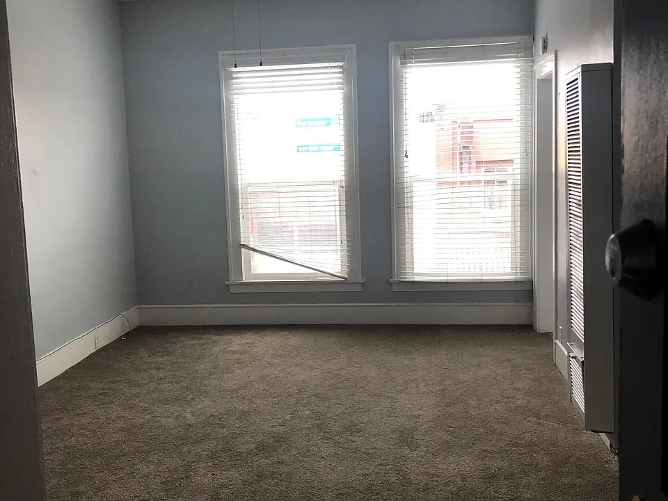 425 University Ave #8